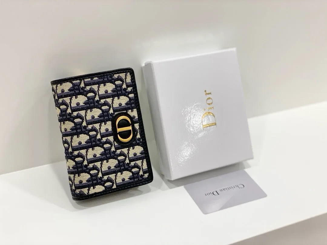 DR491 Small 30 Montaigne Wallet / 5.3x3.7x1.4inch