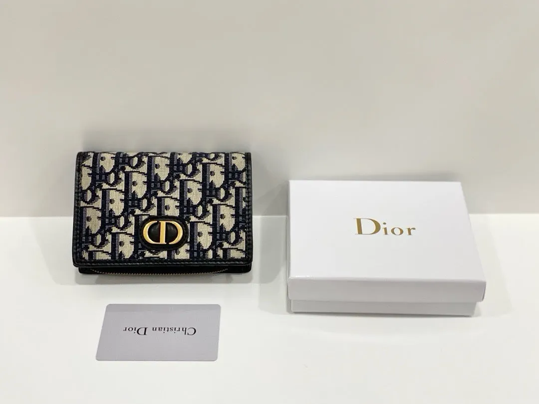 DR491 Small 30 Montaigne Wallet / 5.3x3.7x1.4inch
