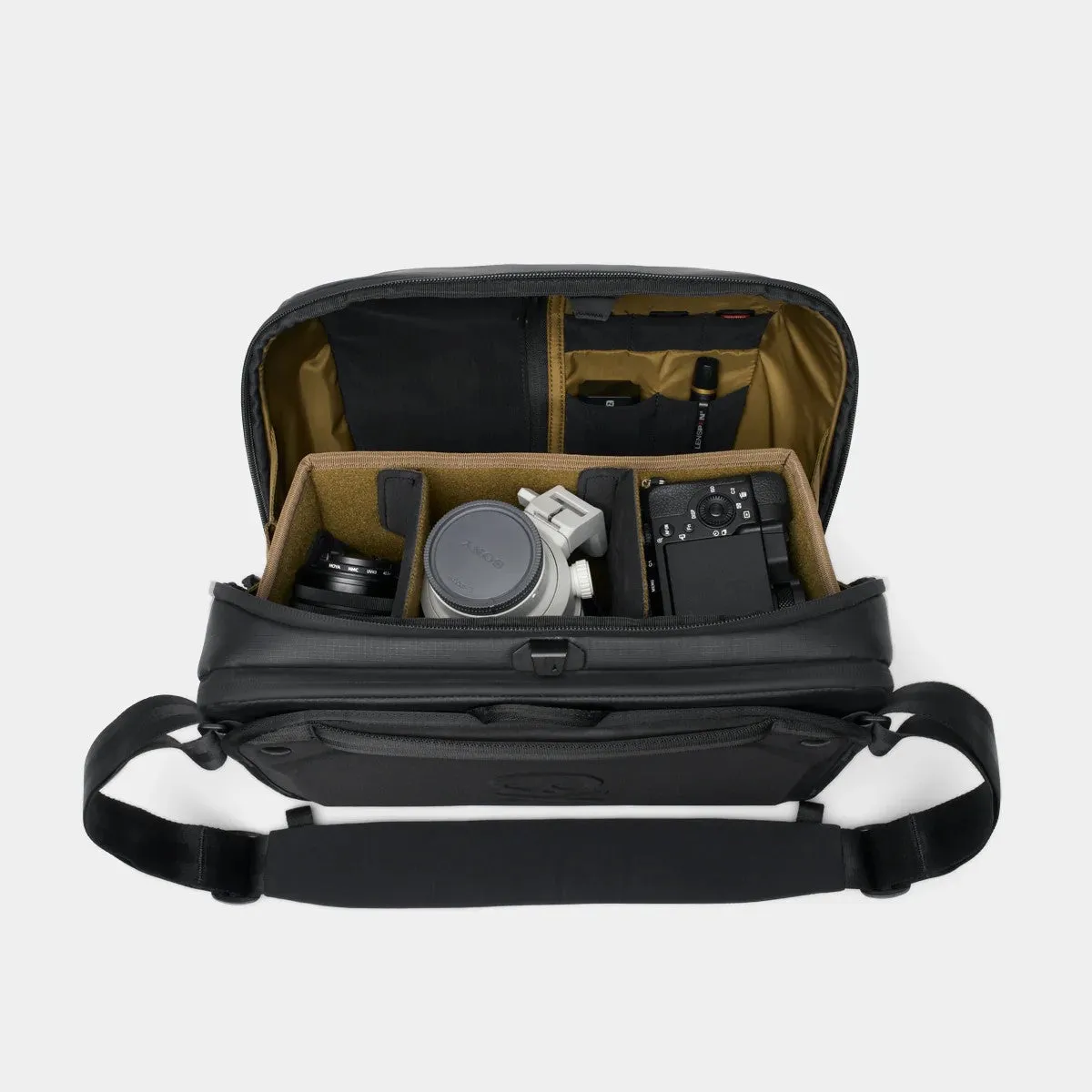 Nomatic McKinnon Camera Messenger Bag (Black, 13L)