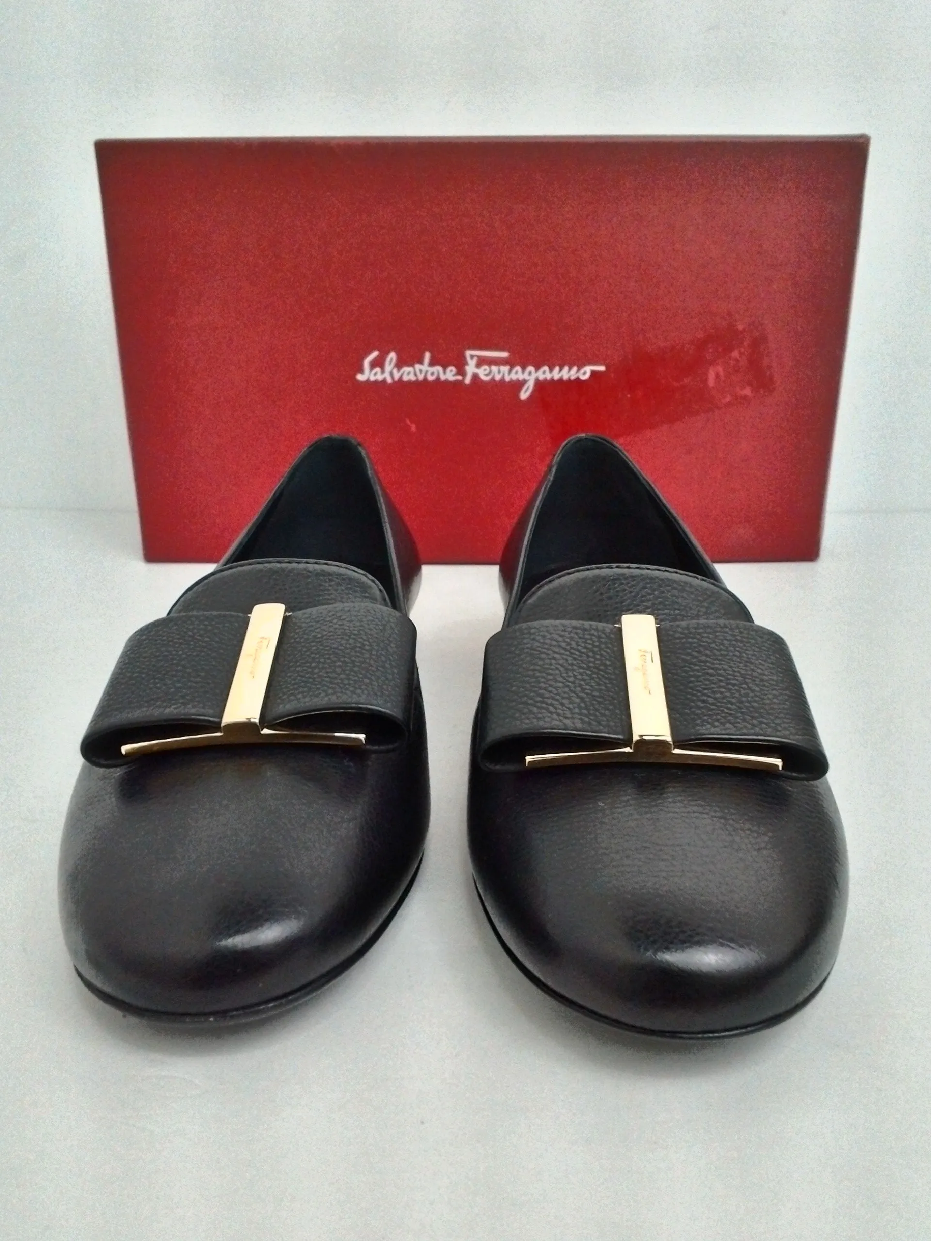 Salvatore Feragamo Women's Varina SHe Nero Size 6 B