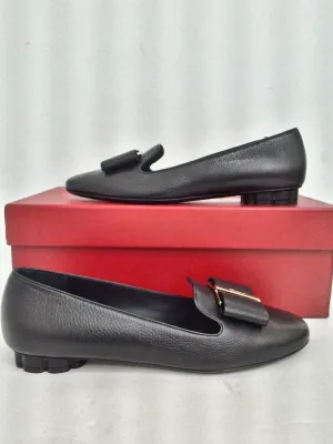 Salvatore Feragamo Women's Varina SHe Nero Size 6 B