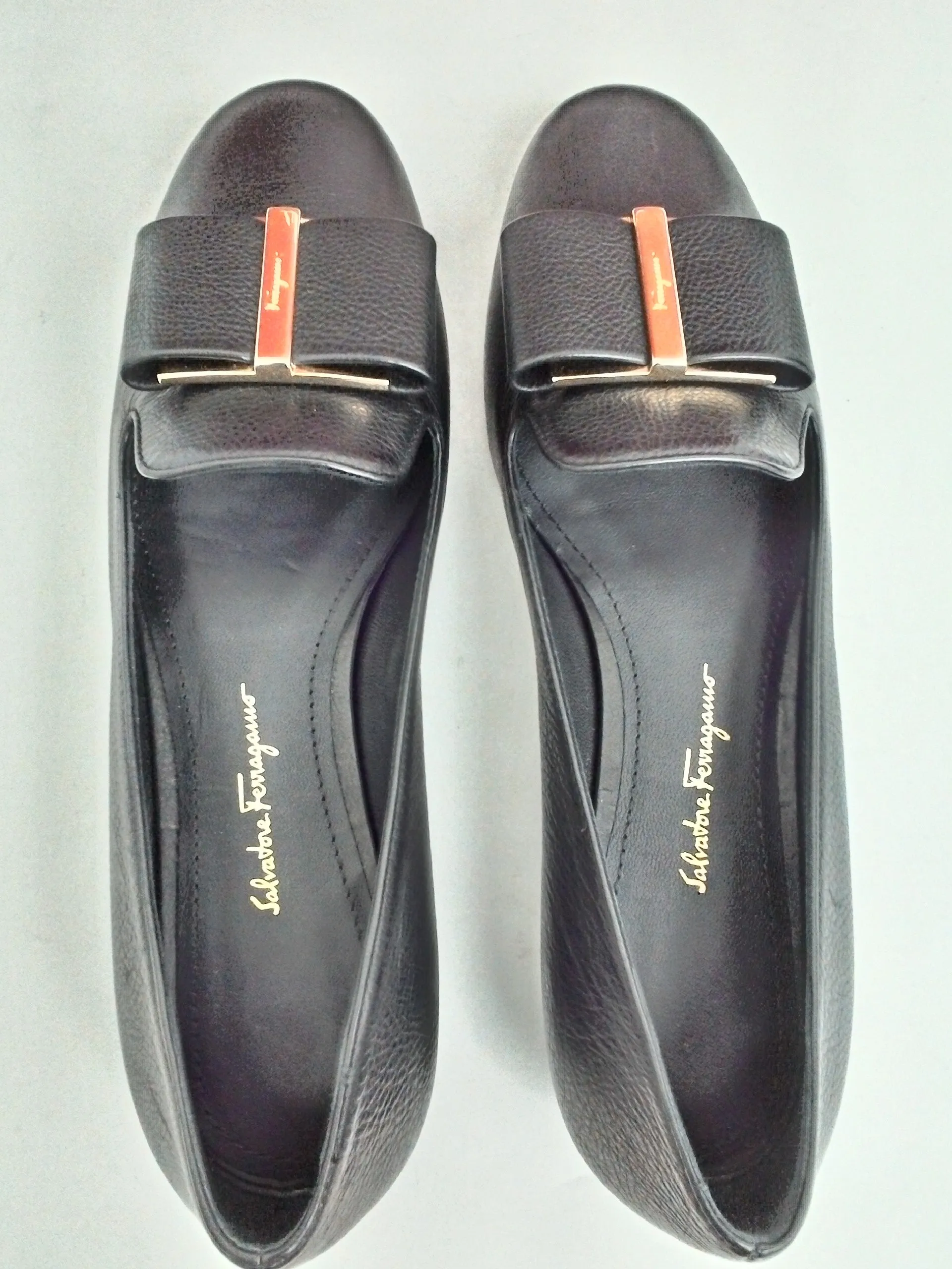Salvatore Feragamo Women's Varina SHe Nero Size 6 B