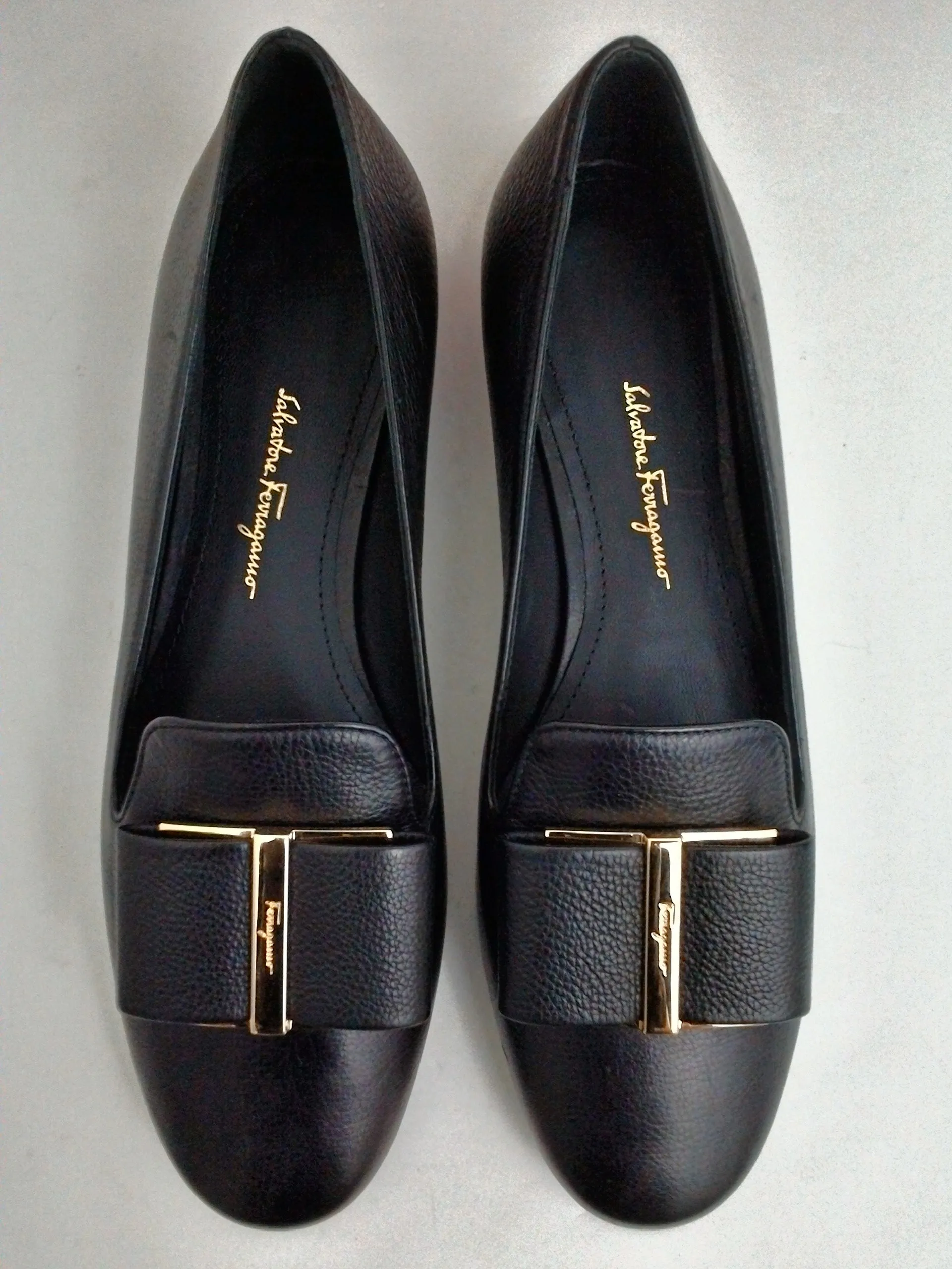 Salvatore Feragamo Women's Varina SHe Nero Size 6 B